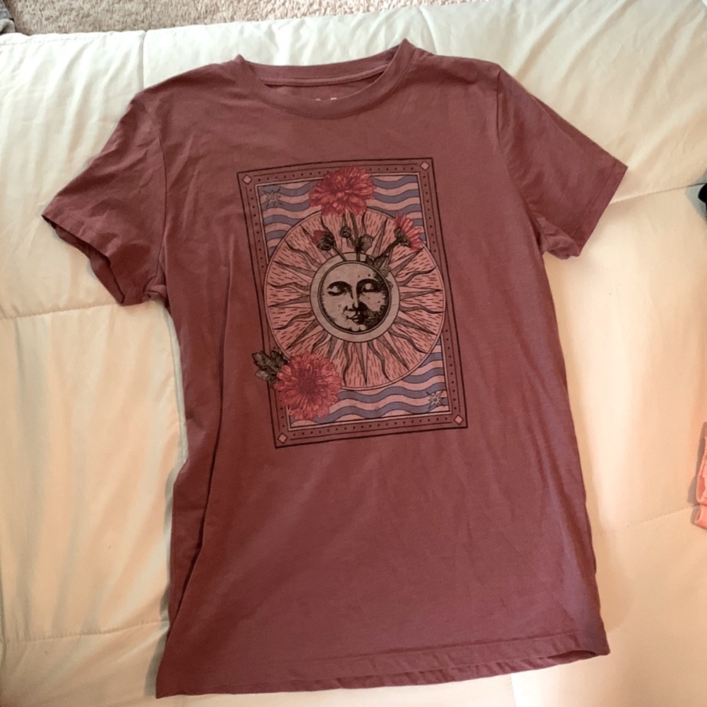Cute T-shirt with a sun and flower design on front